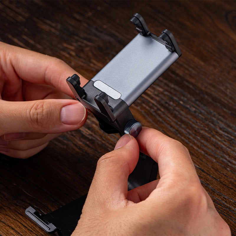 8BitDo Mobile Gaming Clip for Xbox Controllers for Smooth Gameplay